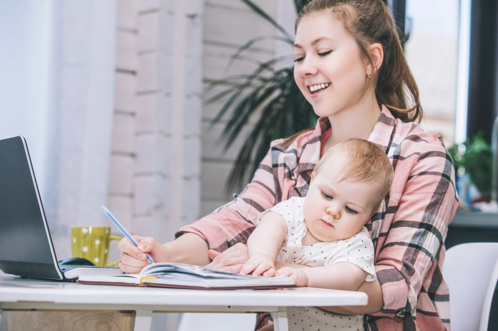 10 No-Investment Online Jobs for Housewives (Mom Earns $100 Daily)