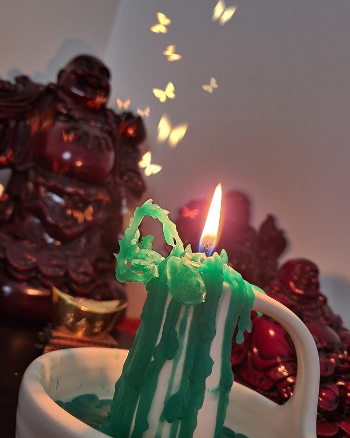 I wonder if it means anything, when a #candle behaves like this? Come on, it's 2022, candles do not melt anymore!!! Looks like a medieval damnation.
.
.
.
.
.
.
.
#buddha #candlestick #candles #figurines #saturdayvibes #spellfire #spellwork #Buddhism #soywaxcandles #candlelight #tealights #soycandles #candlecommunity #handmadecandles #candlelover #candlemaking #scentedcandles #candleshop
#homedecor #ecofriendly #essentialoils #sustainable #cosyhome #aromatherapy #handmade #aesthetic #interiordesign #mindfulness